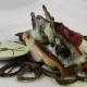 Pavé de saumon à l'unilatérale, crème d’huître végétale, haricots verts de mer et chips de lard