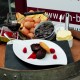 Moelleux au chocolat, palets aux fruits rouges
