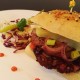 Burger Basque au boudin, salade de choux de saison au vinaigre de cidre